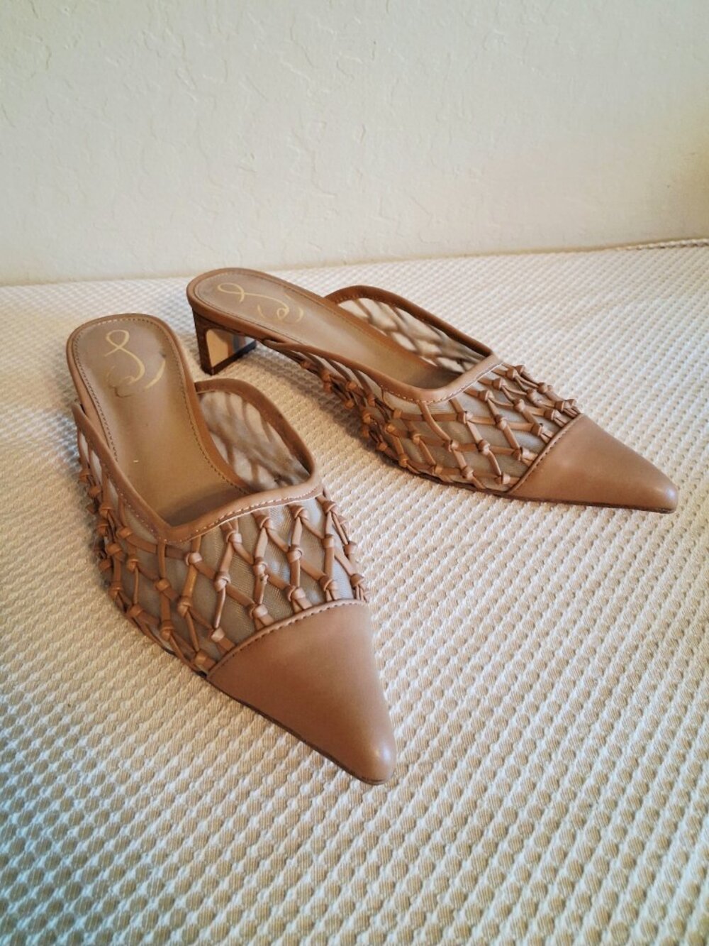 Sam Edelman Snyder mules in cuoio brown a woven net upper and pointed toes S 6.5